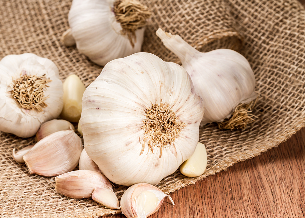 Του άνοιξε το κεφάλι με… σκόρδα για μια προσπέραση - Media