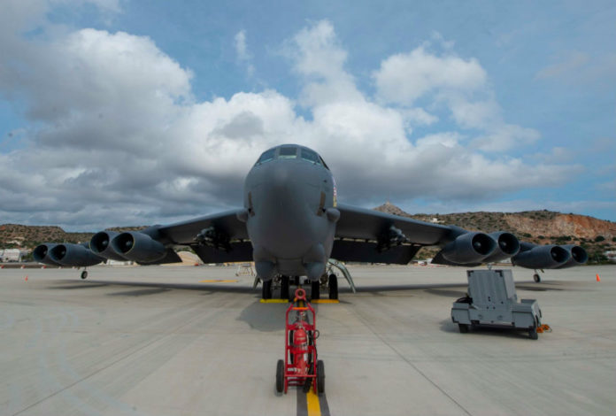 Το βομβαρδιστικό-«δολοφόνος» Β-52Η στην βάση της Σούδας (Video/Photos) - Media