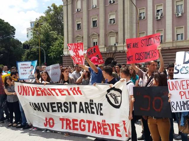 Αλβανοί φοιτητές στέλνουν μήνυμα αλληλεγγύης στους Έλληνες - Media