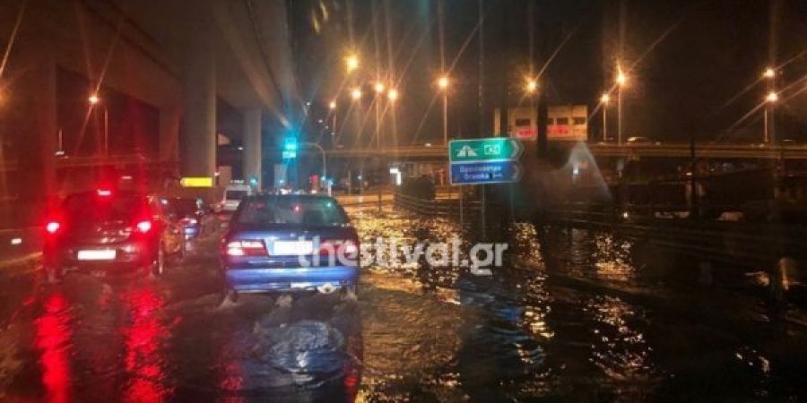 Θεσσαλονίκη: Διακόπηκε η κυκλοφορία σε τμήμα επαρχιακής οδού λόγω έντονης βροχόπτωσης - Media