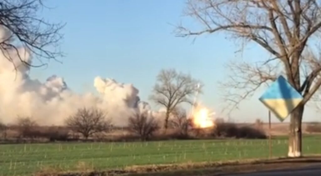 Τρόμος στην Ουκρανία: Έκρηξη σε αποθήκη πυρομαχικών - Δύο νεκροί (Video) - Media