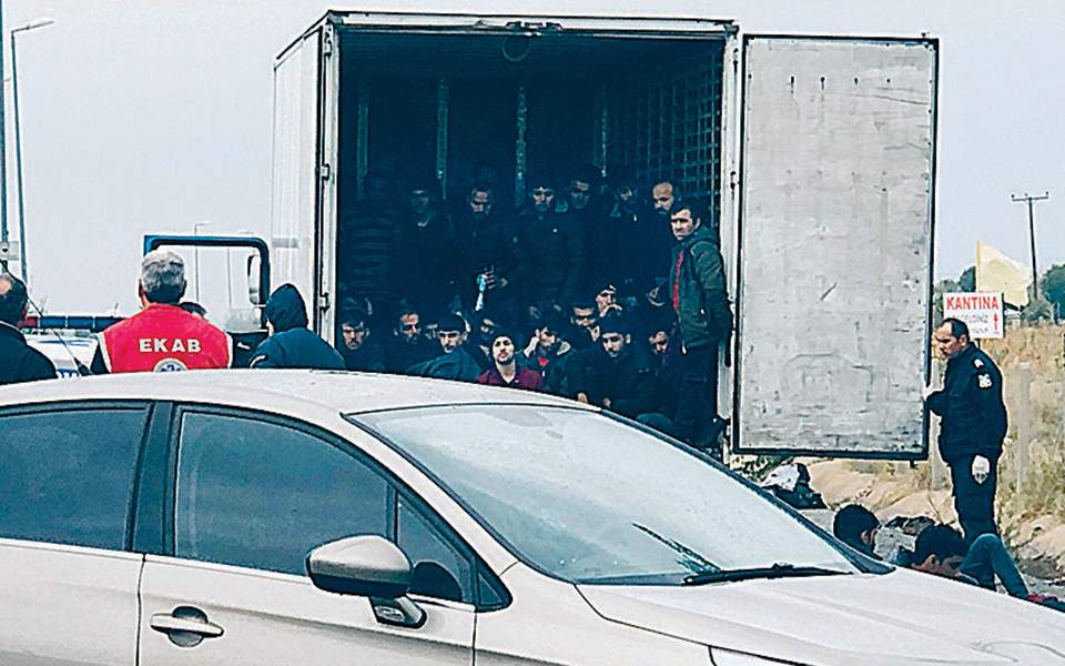Ξάνθη: Από 2.500 ευρώ η «ταρίφα» που έδωσαν οι μετανάστες που βρέθηκαν στο φορτηγό ψυγείο - Media