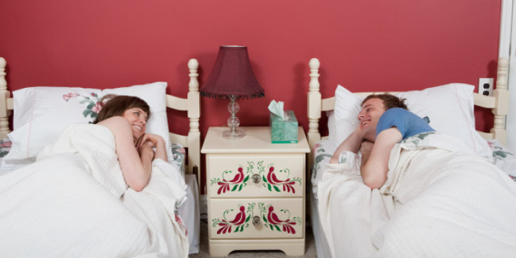 Νέα τάση στα ζευγάρια: Χωριστές κρεβατοκάμαρες για καλύτερο ύπνο και ισορροπημένες σχέσεις  - Media
