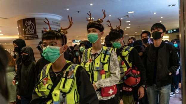 Βίαια επεισόδια παραμονή Χριστουγέννων στο Χονγκ Κόνγκ (Photos)  - Media
