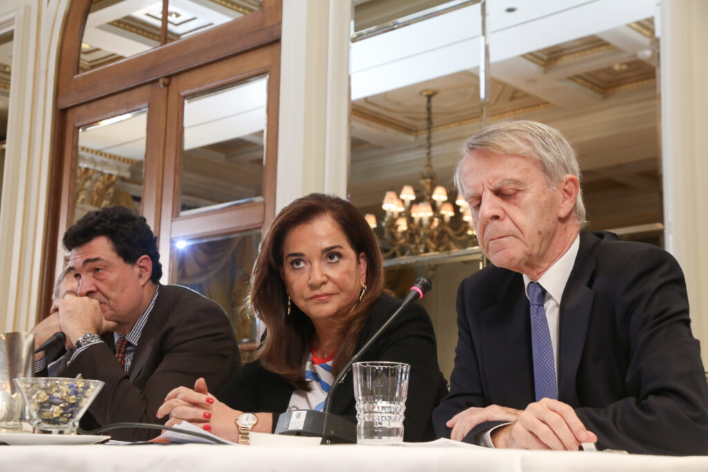 Βενιζέλος: Να υπάρξουν σαφείς διπλωματικές πρωτοβουλίες απέναντι στην Τουρκία - Μπακογιάννη: Να επανεκκινήσουμε τις διαπραγματεύσεις για τη Χάγη  - Media