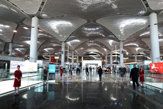 Σε καθοδική πορεία η επιβατική κίνηση στα αεροδρόμια της Τουρκίας - Media