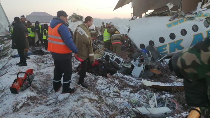 Αεροπορική τραγωδία στο Καζακστάν: Συντριβή αεροσκάφους με 100 επιβάτες (Photos) - Media