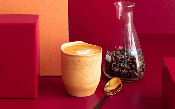 Μεγάλη αεροπορική εταιρεία σερβίρει καφέ σε ποτήρι που... τρώγεται (Photos) - Media