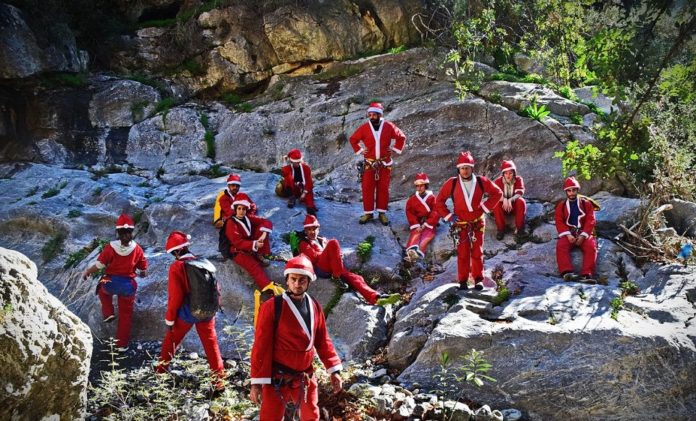 Γέμισε από… Αη Βασίληδες φαράγγι στην Κρήτη (Photos) - Media