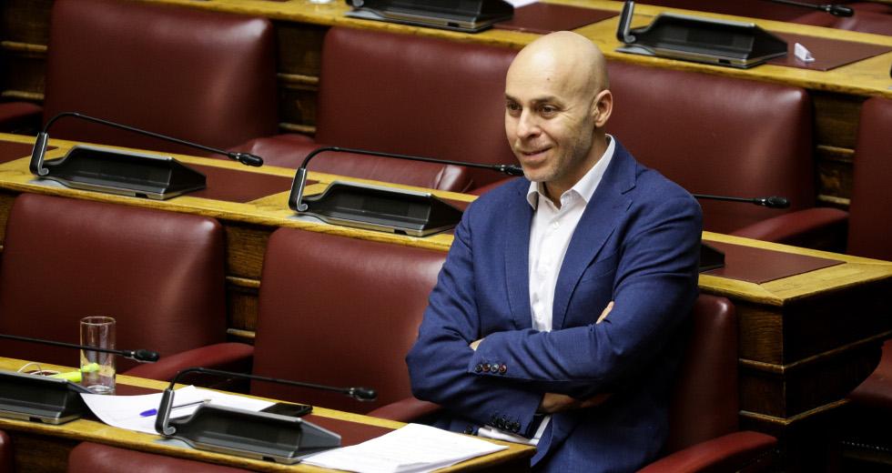 Ο Αμυράς και το «Μένουμε Ελλάδα» στη Βουλή - Media