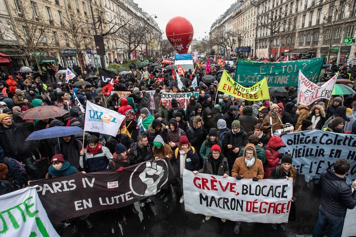 Γαλλία: Σύσσωμα τα συνδικάτα στην 13η μέρα απεργίας για το συνταξιοδοτικό (Photos | Video) - Media