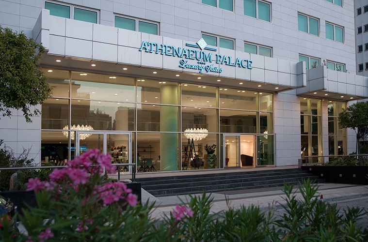 Αthenaeum Palace: Ένα από τα πιο σύγχρονα 5στερα της Αθήνας παραδόθηκε στις φλόγες (Photos) - Media