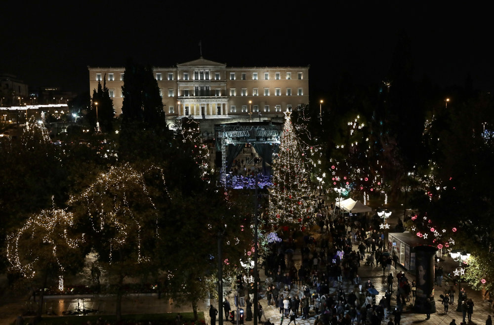 Η Coca-Cola «ζωντανεύει» τα Χριστούγεννα στην καρδιά της Αθήνας και φωτίζει το Χριστουγεννιάτικο Δέντρο, την Πλατεία Συντάγματος  - Media