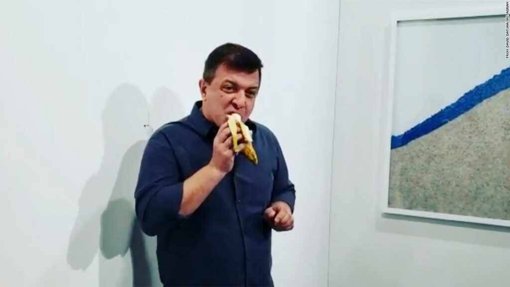 Ο περφόρμερ που έφαγε την «χρυσή» μπανάνα εξομολογείται: «Θα την έτρωγα νωρίτερα αλλά δεν πεινούσα» - Media