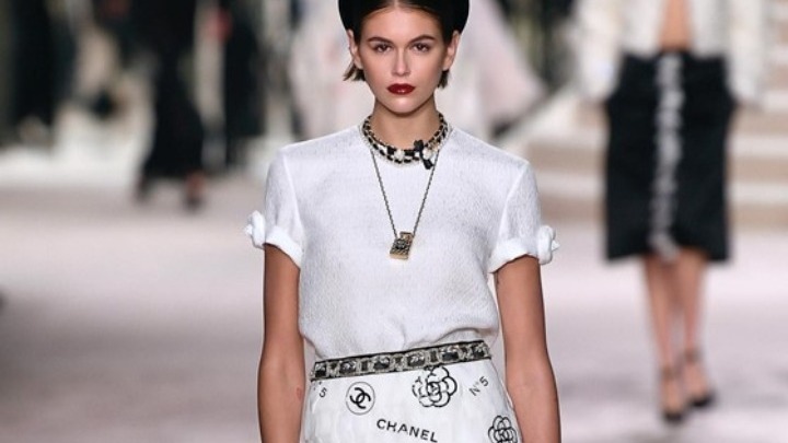 «Συρρικνώθηκαν» τα πιο εμβληματικά αξεσουάρ του οίκου Chanel - Media