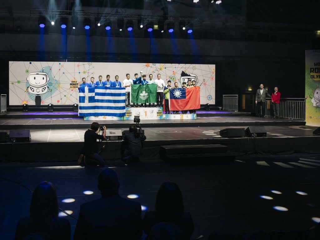 Η Ελλάδα στον παγκόσμιο χάρτη της εκπαιδευτικής ρομποτικής: πρωτιά σε μετάλλια στην Ολυμπιάδα  - Media