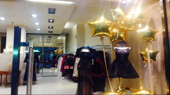 Ανοιχτά αύριο τα εμπορικά καταστήματα - Δείτε το εορταστικό ωράριο  - Media