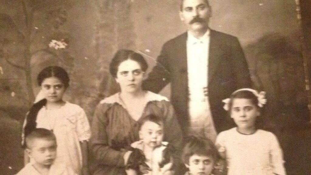 Η ιστορία του Εβραίου ράφτη που έσωσαν οι κάτοικοι της Ερεικούσσας από τους ναζί - Media