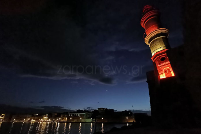 Φωτισμένος… Αγιοβασίλης ο Φάρος των Χανίων (Photos) - Media