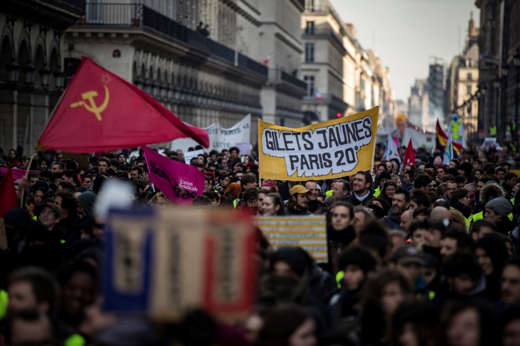 Συνεχίζονται οι απεργίες στη Γαλλία - Media