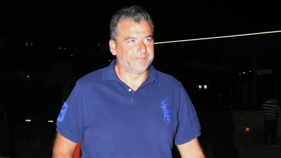 Ο «Φεμινιστικός Τομέας του Ρουβίκωνα» πέταξε τρικάκια στο σπίτι του Γιώργου Λιάγκα - Media