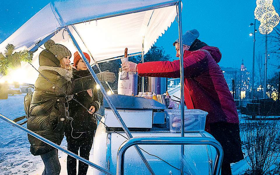 Τεχνητό χιόνι στη Μόσχα για την Πρωτοχρονιά - Media