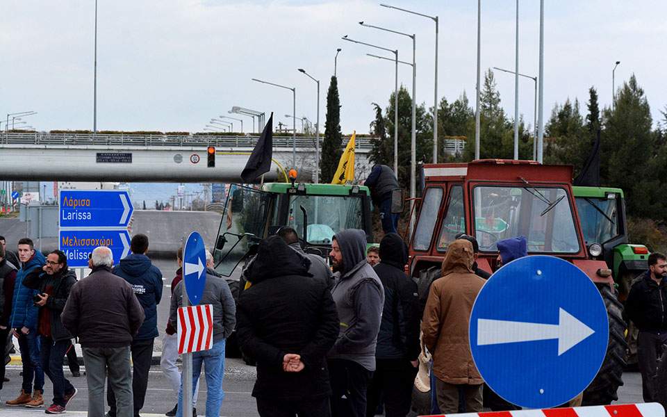 Κινητοποιήσεις αγροτών στη Λάρισα - Βγήκαν τα πρώτα τρακτέρ στον κόμβο του Πλατυκάμπου - Media