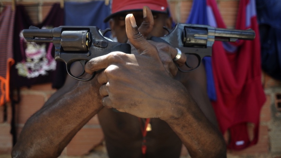 Πανηγυρίζει ο Μπολσονάρου για την αύξηση πωλήσεων όπλων στη Βραζιλία - Media
