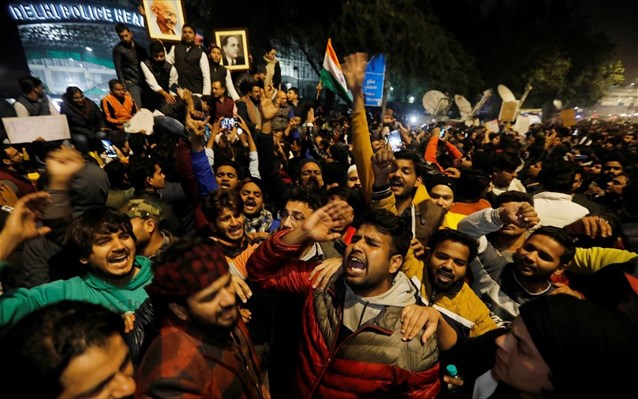 Ινδία: Εξι νεκροί στις διαδηλώσεις ενάντια στις αλλαγές του νόμου για την ιθαγένεια - Media