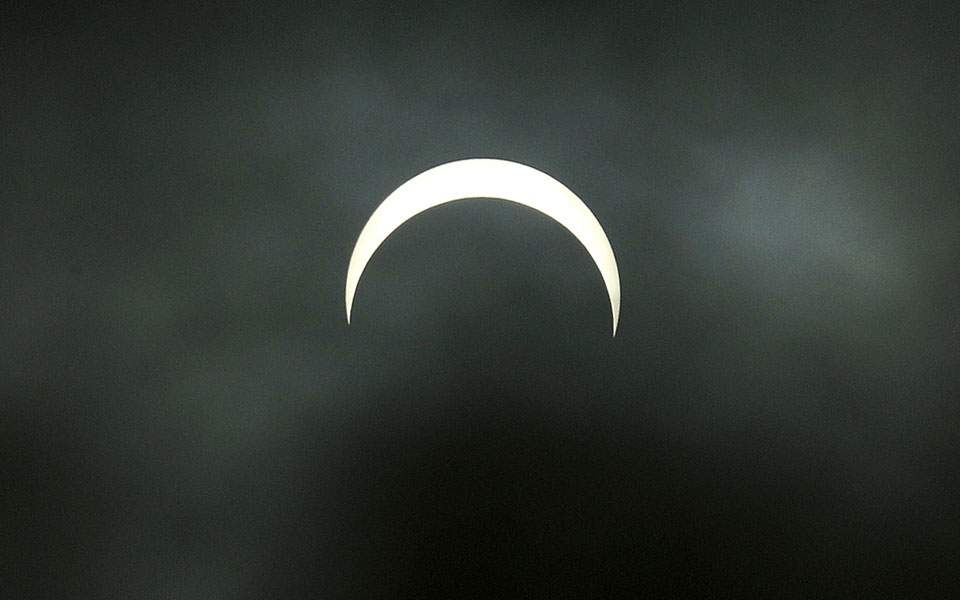 Εντυπωσιακή έκλειψη Ηλίου (Photos/Video) - Media