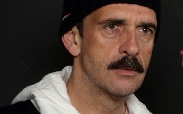 Λεωνίδας Κακούρης: Άστεγος στον «Κάτω Παρθενώνα» του Μηνά Βιντιάδη (Photo) - Media