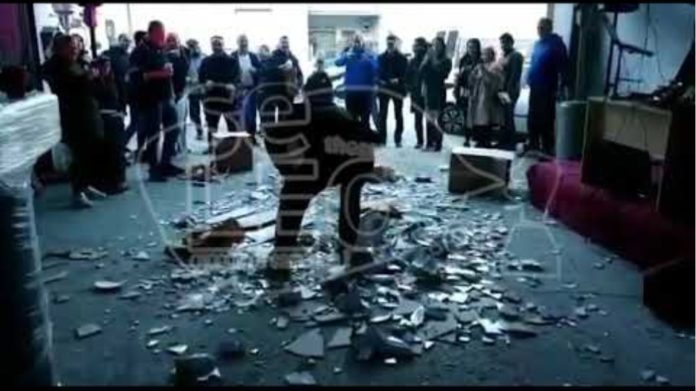 Υπερβολικός... χαμός σε τρικούβερτο γλέντι -  Έσπασαν 10.000 πλακάκια και 5 λεκάνες τουαλέτας (Video) - Media