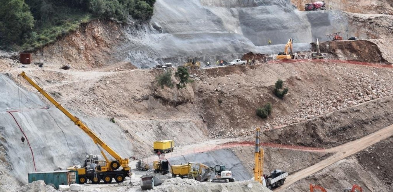 Θεσσαλονίκη: Νεκρή βρέθηκε 20χρονη που έπεσε από ύψος 50 μέτρων σε λατομείο - Media