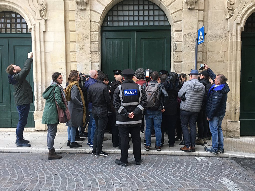 Μάλτα: Εισβολή διαδηλωτών στο γραφείο του πρωθυπουργού - Ζητούν την παραίτησή του για την δολοφονία της δημοσιογράφου Ντάφνι Γκαλιζία - Media