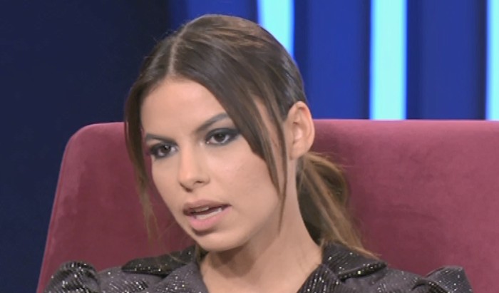 «Δεν με έκαναν παρέα επειδή ήμουν Αλβανίδα» (Video) - Media