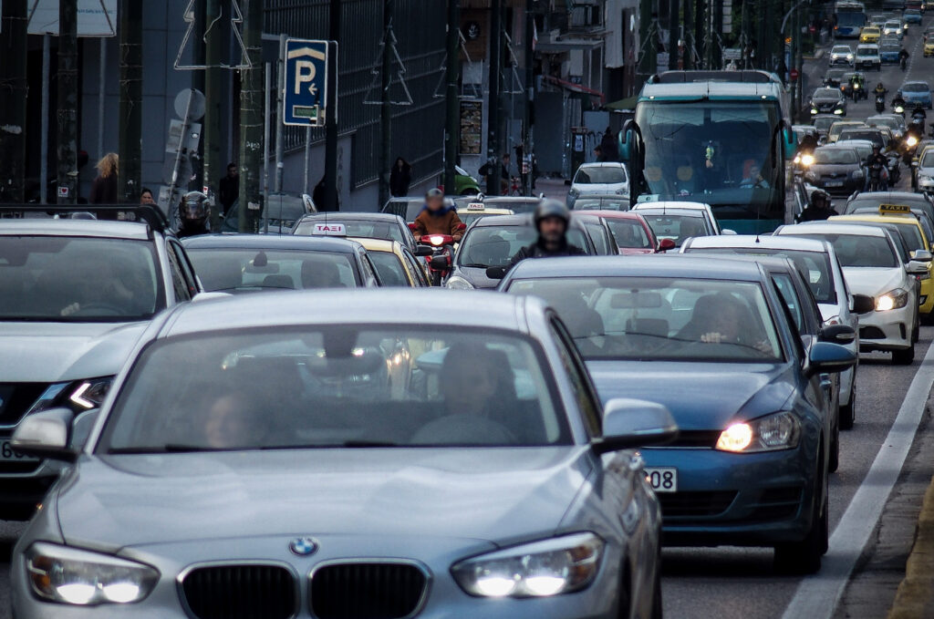 Μποτιλιάρισμα σε κεντρικούς δρόμους της Αθήνας λόγω στάσης εργασίας στο μετρό - Πότε θα κινηθούν ξανά οι συρμοί - Media