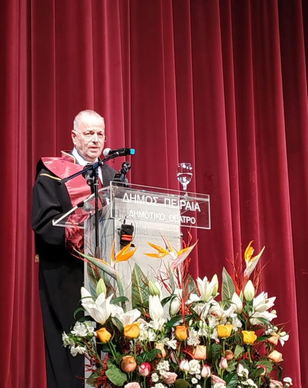 Επίτιμος Διδάκτορας στο Πανεπιστήμο Πειραιά ο Ευ. Μυτιληναίος: «Ολη μου τη ζωή δουλεύω, δεν ξέρω να κάνω τίποτε άλλο» - Media