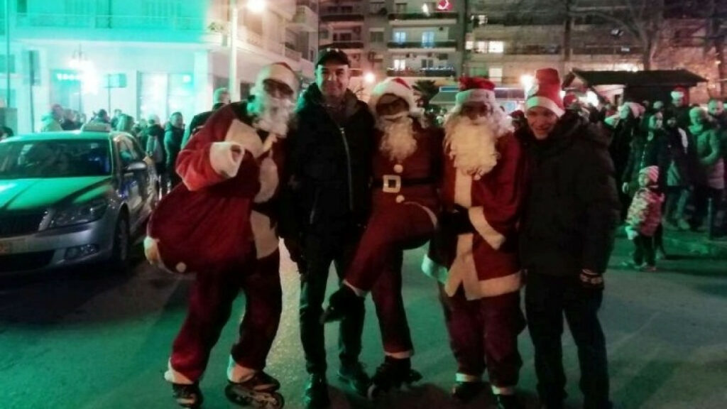 O Αϊ Βασίλης ήρθε στη Νάουσα με roller! - Media