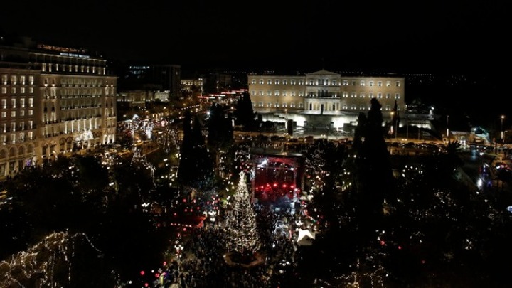 Θεσσαλονίκη: 25χρονος απειλεί να πηδήξει στο κενό από ταράτσα πολυκατοικίας (Photos) - Media