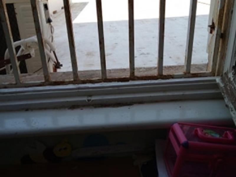 Σκουριασμένα σίδερα, σάπια παράθυρα και ξηλωμένα πατώματα: Εικόνες ντροπής στο ορφανοτροφείο Ρόδου (Photos) - Media