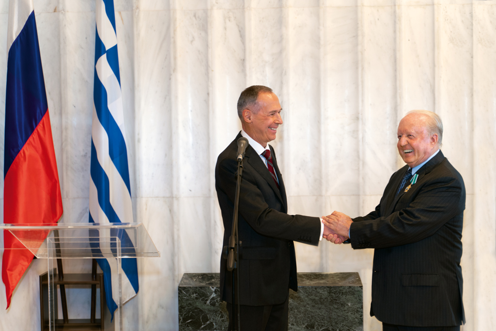 Η Ρωσική Πρεσβεία τίμησε τον Νίκο Δασκαλαντωνάκη - Media