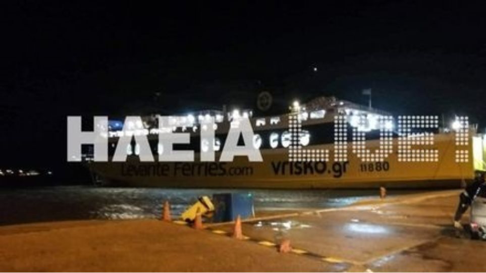Έπεσε αυτοκίνητο στο λιμάνι της Κυλλήνης (Video) - Media