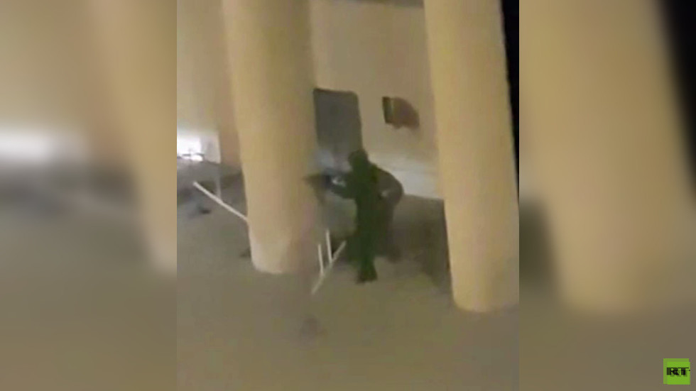 Ρωσία: Η στιγμή που σκοπευτές της FSB «εξουδετερώνουν» τον ένοπλο στο κέντρο της Μόσχας (Σκληρό Video) - Media