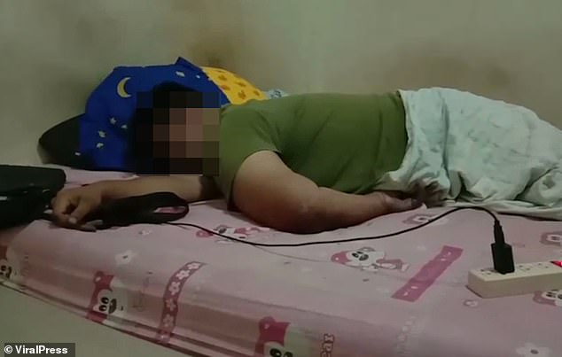 Σοκαριστικός θάνατος για 28χρονο: Έπαθε ηλεκτροπληξία παίζοντας με το κινητό του, ενώ αυτό φόρτιζε! (σκληρές Photos/Video) - Media