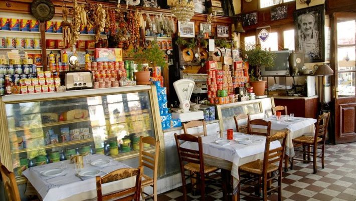 Απαράλλαχτο 100 χρόνια: Το μαγαζί – σύμβολο του Πειραιά που έχει «φυλακίσει» το χρόνο - Media