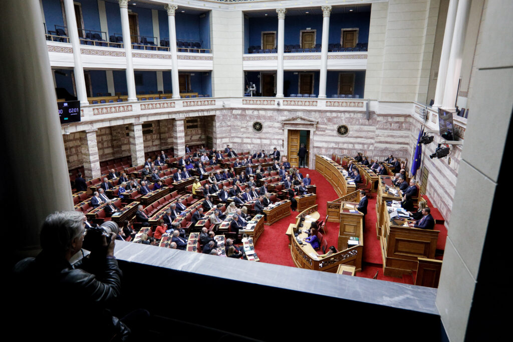 Βουλή: Με ευρύτατη πλειοψηφία 288 «Ναι» το νομοσχέδιο για την ψήφο των αποδήμων - «Παρών» από ΣΥΡΙΖΑ στο άρθρο 4  - Media