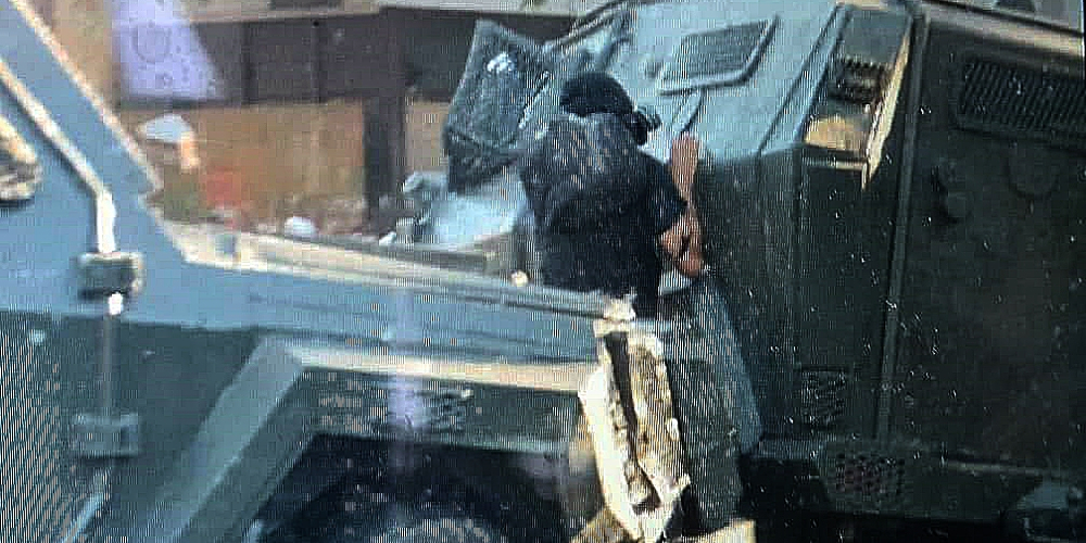 Bίντεο - σοκ: Αστυνομικές αύρες συνθλίβουν 20χρονο διαδηλωτή (Πολύ σκληρές εικόνες) - Media