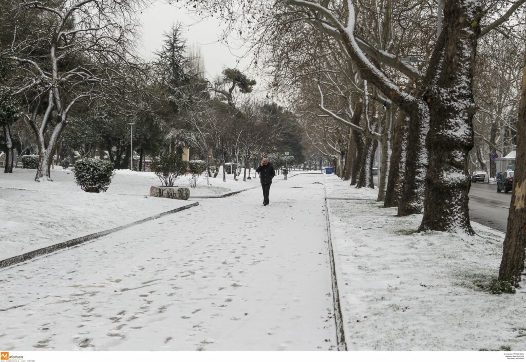 Kαιρός-Θεσσαλονίκη: Έντονη χιονόπτωση και προβλήματα - Ποιοι δρόμοι έκλεισαν (Photos/Video) - Media