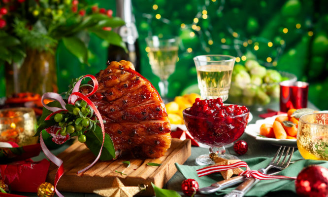 Στα ύψη η χοληστερόλη μετά τα Χριστούγεννα - Μεγαλύτερος ο κίνδυνος εμφράγματος και εγκεφαλικού  - Media