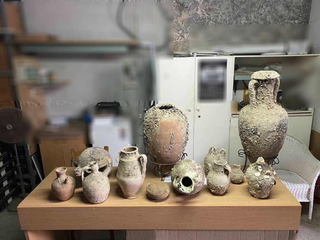 Συνελήφθη αρχαιοκάπηλος στα Χανία - Αμφορείς και αγγεία στην κατοχή του (Photos) - Media Gallery 2